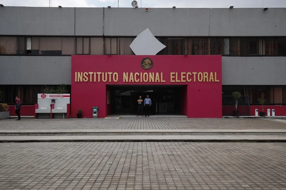 Los tres consejeros de dicha instancia consideraron que estos actos podrían afectar la equidad del proceso electoral del próximo año. Foto: La Jornada