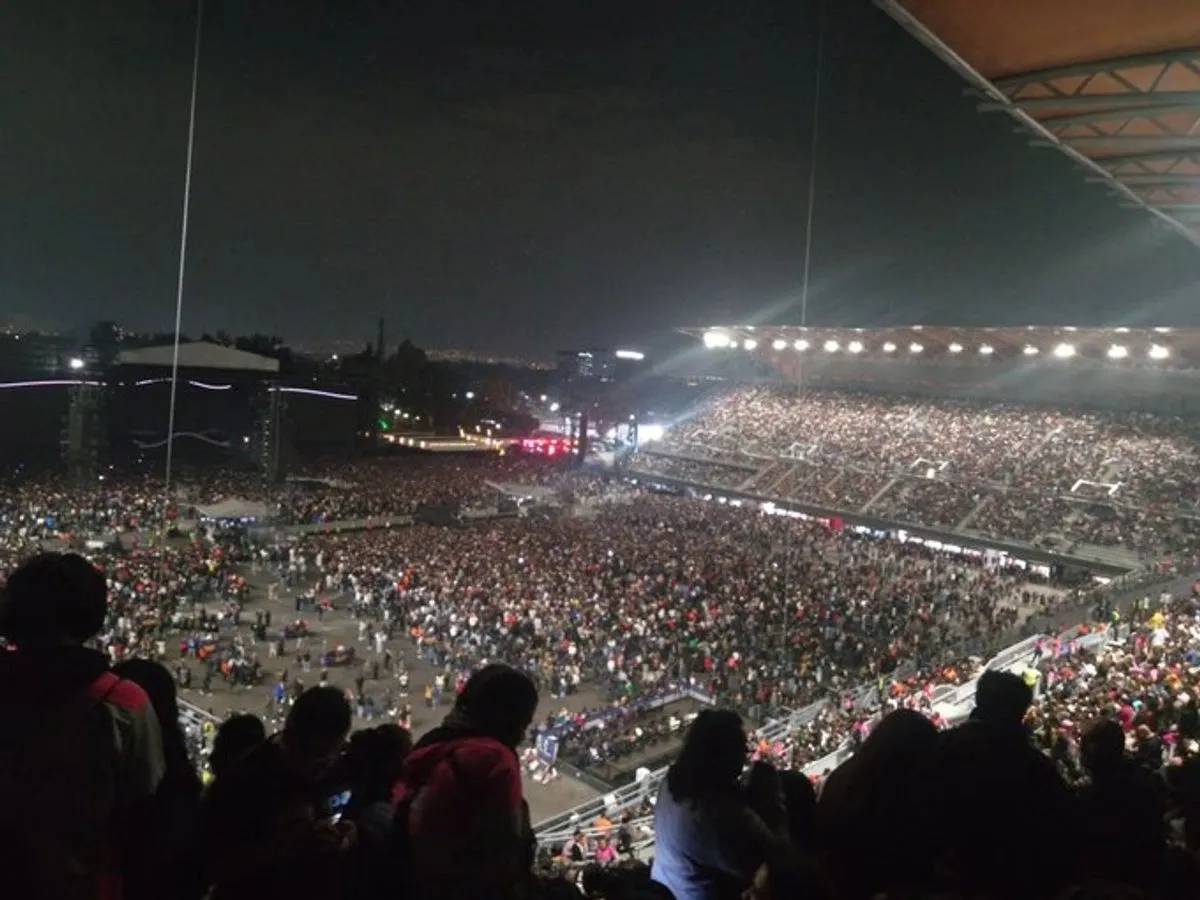 [VIDEO] Dua Lipa llena el GNP en su primera noche en México