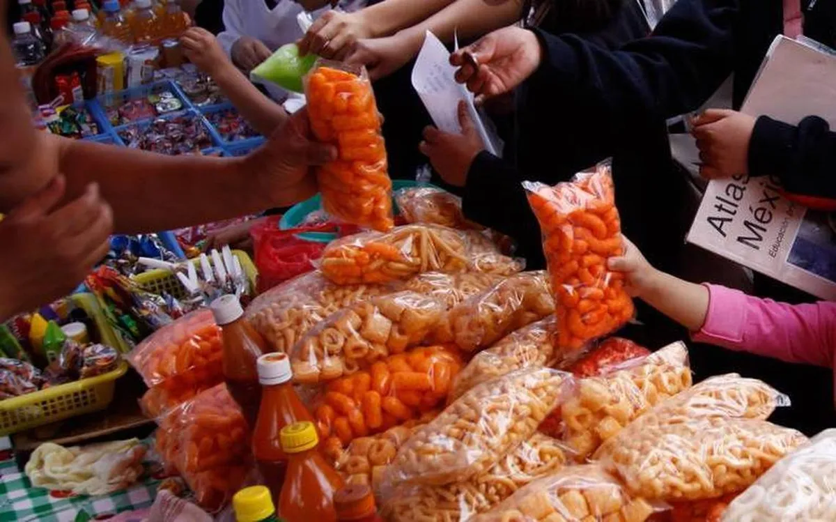 Prohibir comida chatarra en universidades carece de análisis profundo: Mauricio García