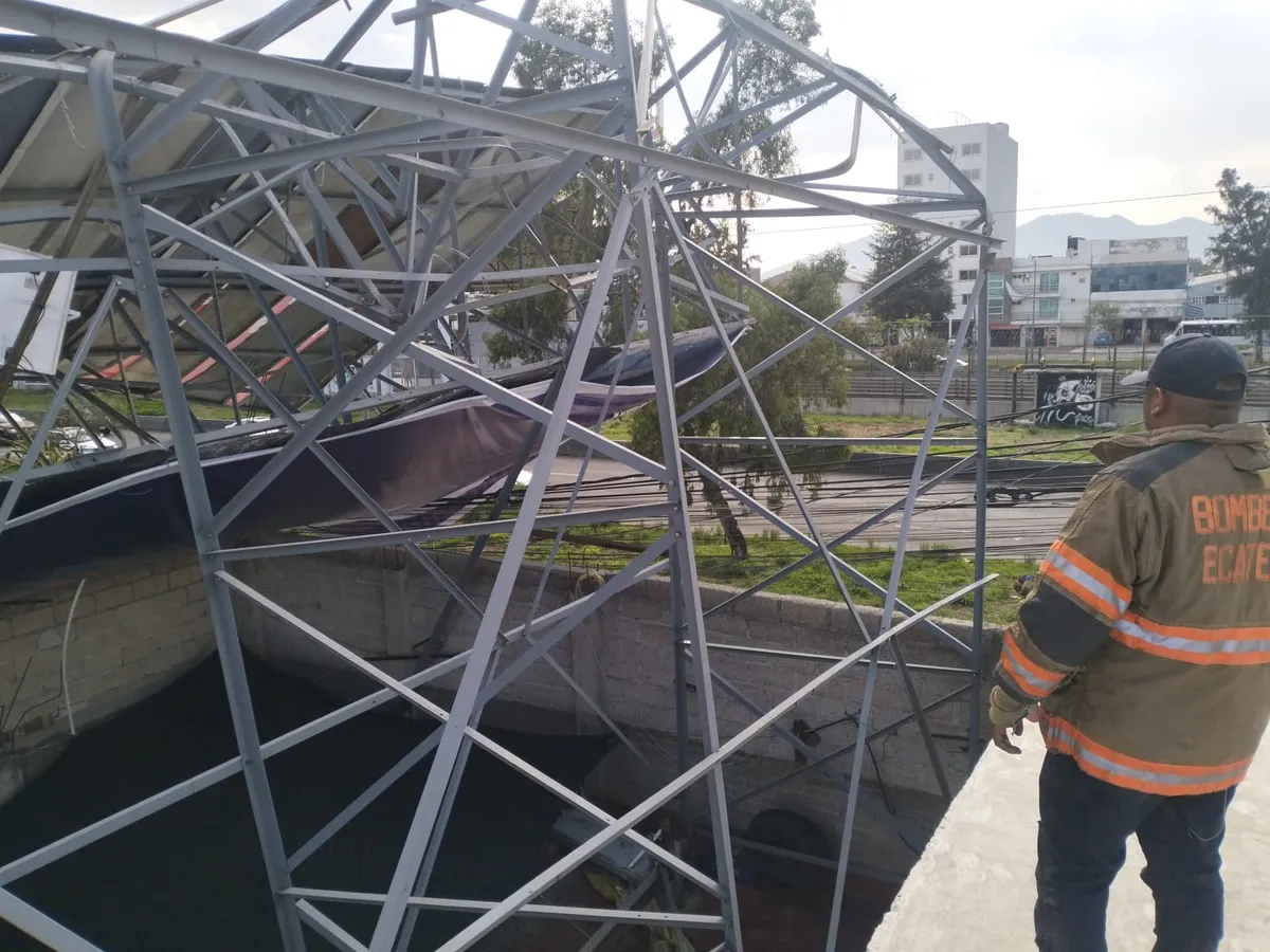 Colapsa espectacular en Avenida Central; no hay heridos