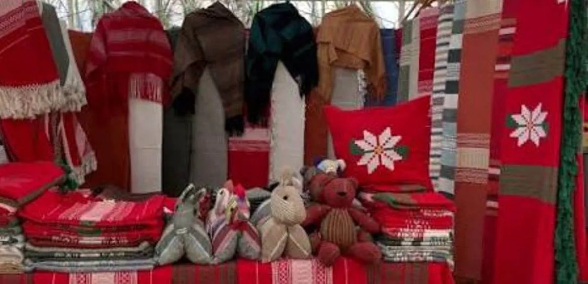Textiles artesanales acompañan la Navidad en Edomex