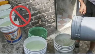 Vecinos de la Agrícola Oriental almacenan agua por el corte en CDMX.