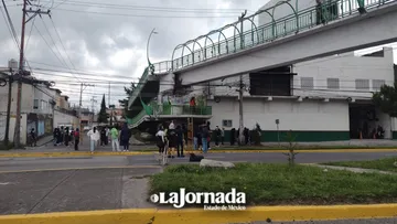UAEMéx: Estudiantes de Humanidades bloquean Tollocan; exigen destitución de su directora