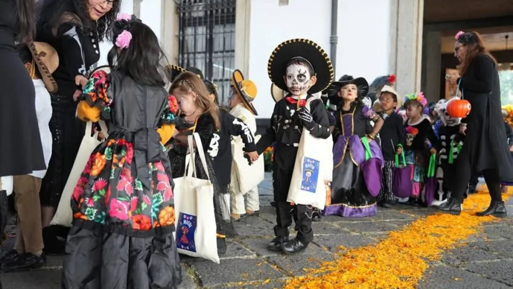 Ofrenda Matlatzinca ilumina el camino de los muertos en Chapingo