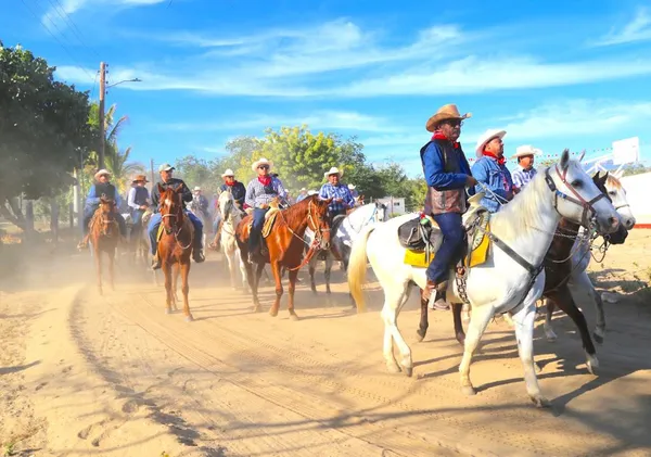 La actividad busca promover la tradición y el orgullo nacional, ofreciendo a los asistentes una experiencia cultural y familiar.