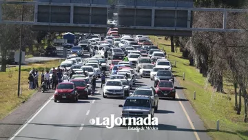 Toluca: Taxistas bloquean Paseo Tollocan, exigen justicia para Óscar (Video)