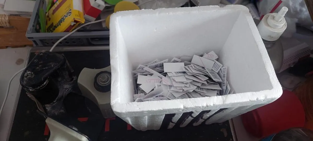 Aseguran FGJEM y policía de Ecatepec inmueble al parecer utilizado para almacenar y alterar medicamentos