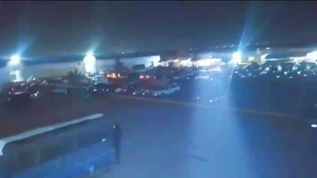 Colocan reflectores de gran potencia en Central de Abasto de Toluca