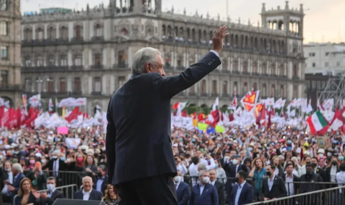 Festeja AMLO 5 años frente a la presidencia