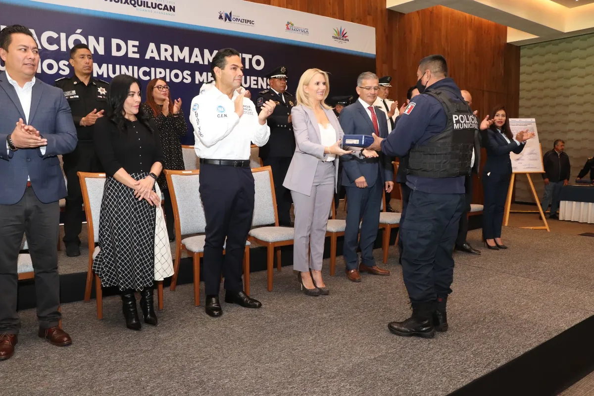 Dona Huixquilucan armamento a seis municipios del Edomex para fortalecer a sus corporaciones policiacas