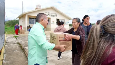 Héctor García, del PVEM, entrega más de 300 canastas alimentarias en Tenango del Valle