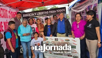 Colectivos de Durango arriban a plantón en la FGJEM