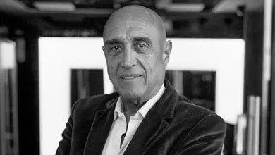 Reconocido como un visionario de la televisión mexicana, Pedro Torres marcó un antes y un después en la industria al llevar a la pantalla formatos internacionales de gran impacto.