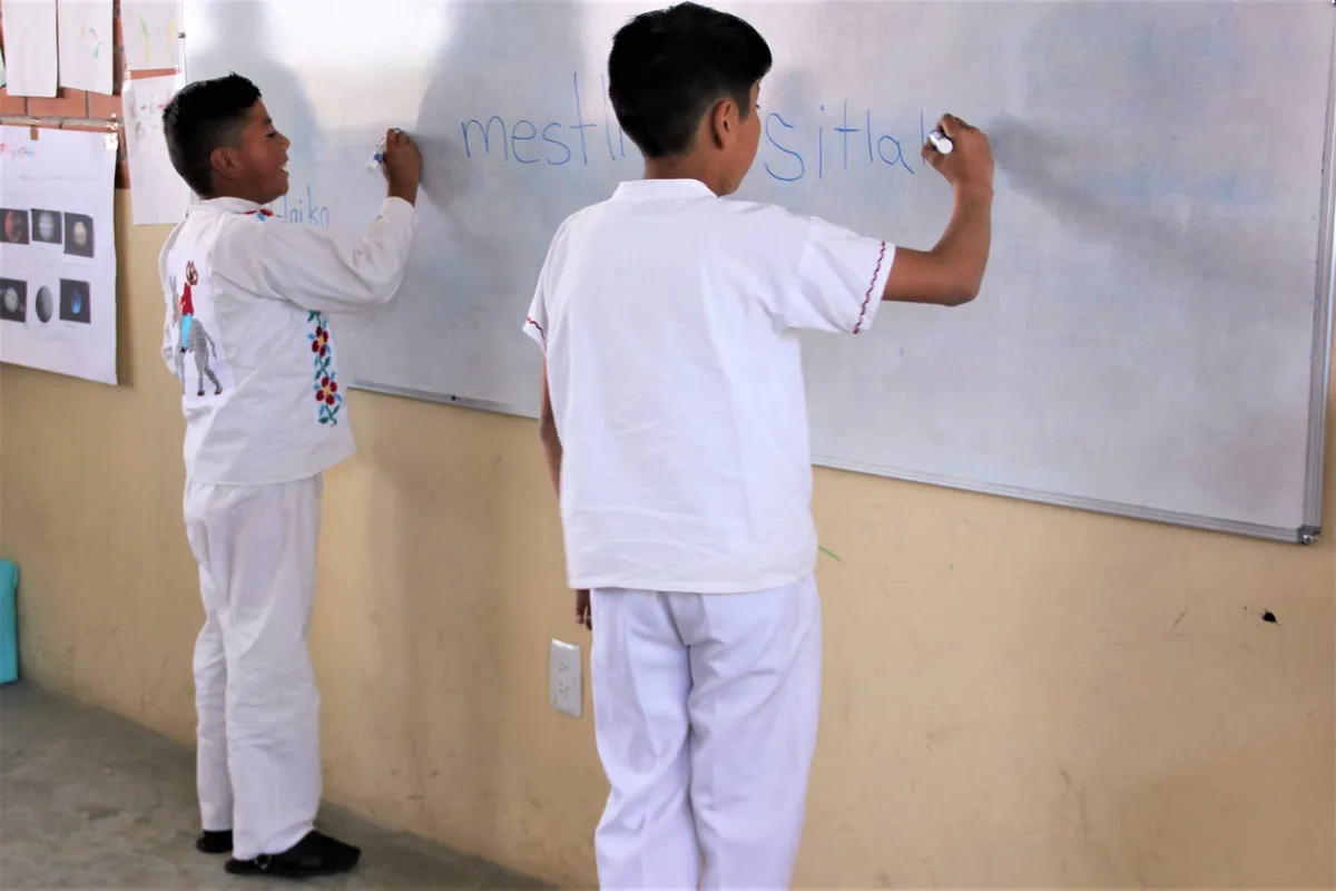 Garantizan educación intercultural bilingüe en las cinco regiones étnicas del Edomex