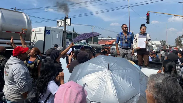 Habitantes de Chicoloapan retiran bloqueo en la México-Texcoco