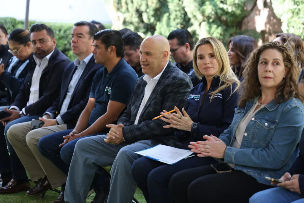 Reconocen vecinos eficiencia de “Huixquilucan Contigo 24/7” ante respuesta inmediata a sus demandas