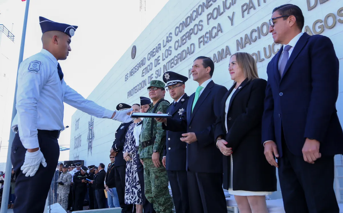 Toluca: Nueva generación de policías se gradúa