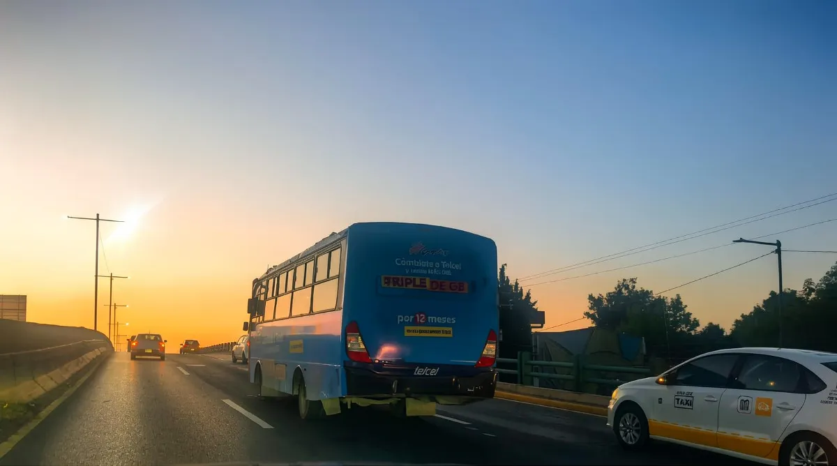 Camión descompuesto provoca afectaciones en Paseo Tollocan
