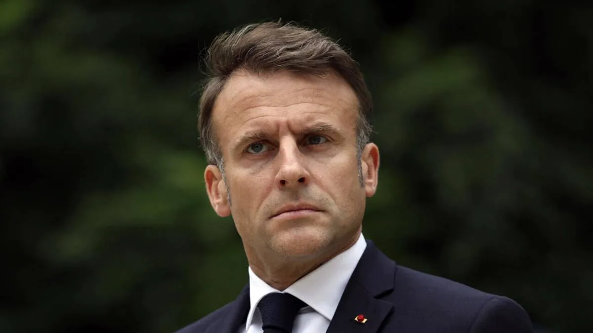 Macron advierte que terminará su gobierno, tras caída de primer ministro