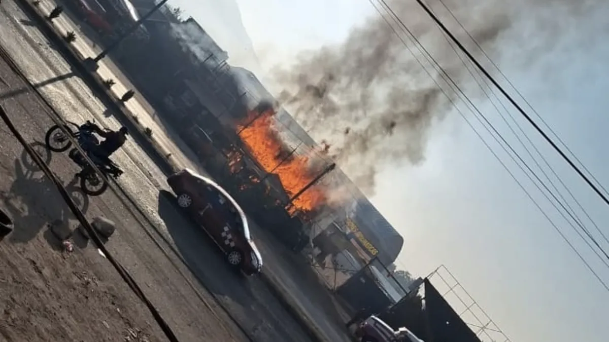 [VIDEO] Fuerte incendio en Xonacatlán, se registra a un costado de la carretera Toluca-Naucalpan