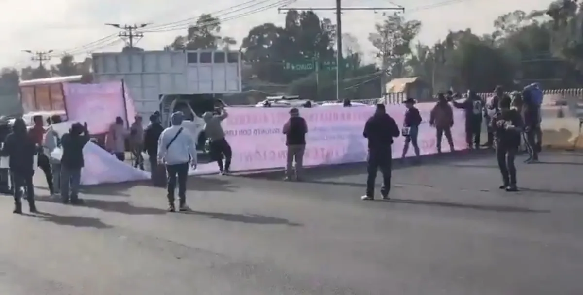 [VIDEO] Transportistas del Edomex bloquean vialidades en protesta por robos y extorsiones