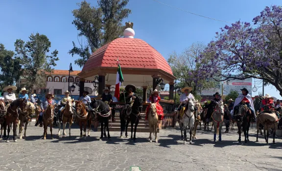 Teotihuacán: Con cabalgata honran la memoria de Emiliano Zapata