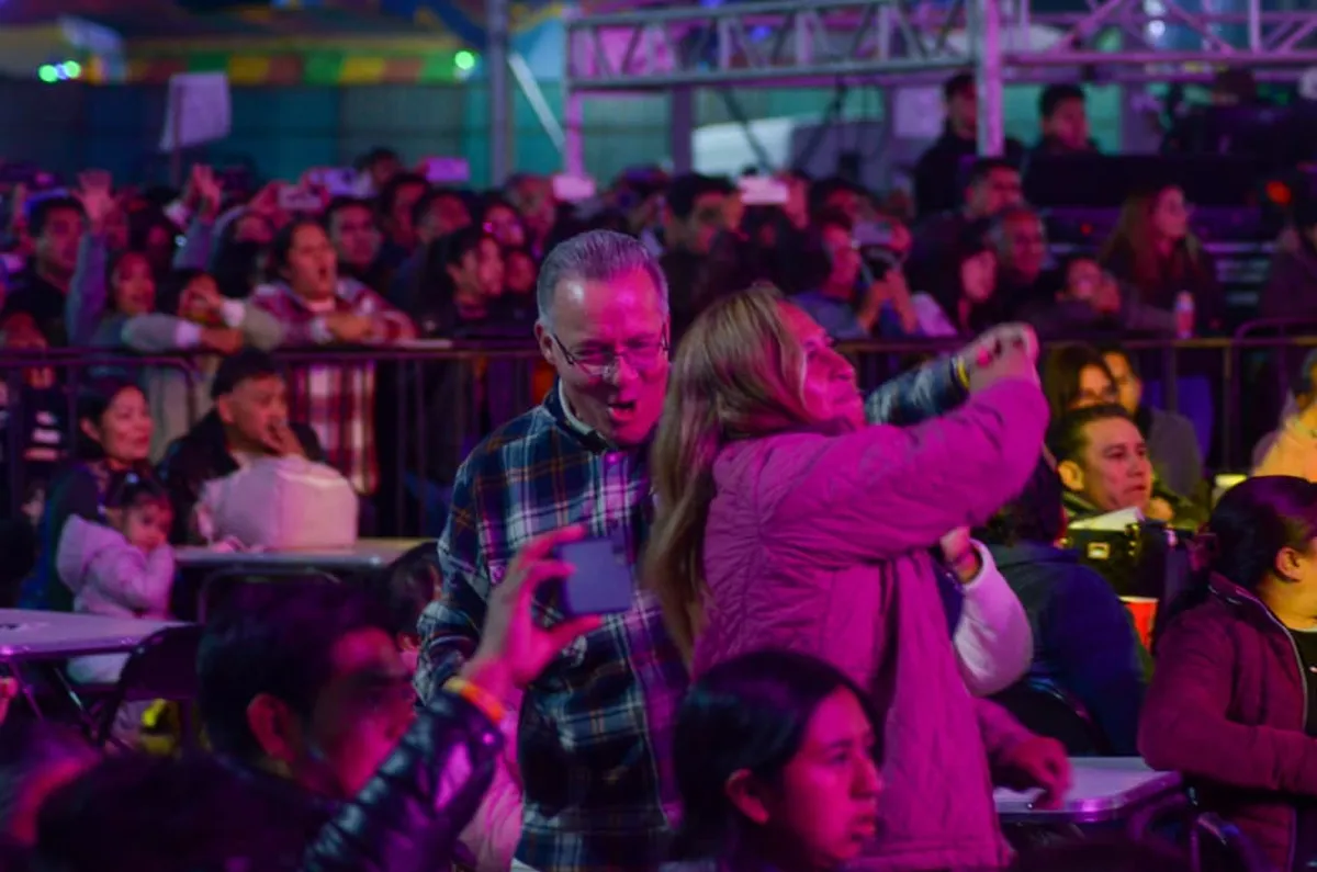 Llena Grupo Bryndis de nostalgia y romanticismo la Feria de San José en Almoloya de Juárez