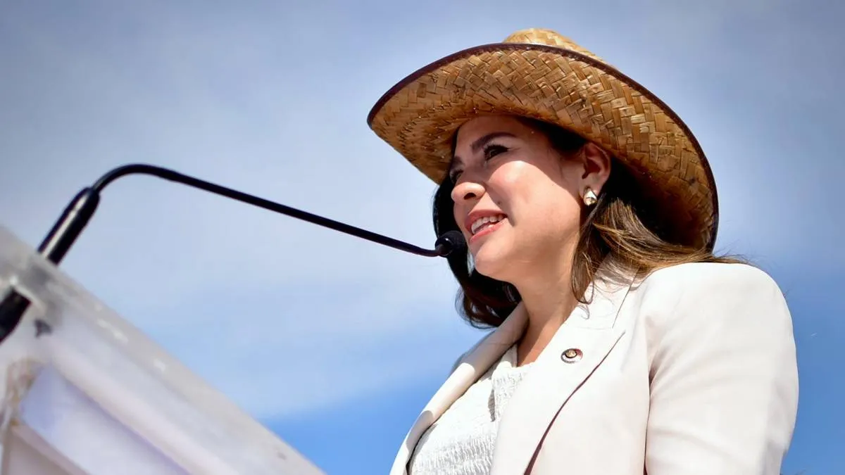 Susana Estrada, rompe prototipos en Primer Informe de Actividades Legislativas en Neza