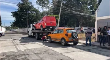Luego de chocar un conductor terminó dentro de panteón en Toluca