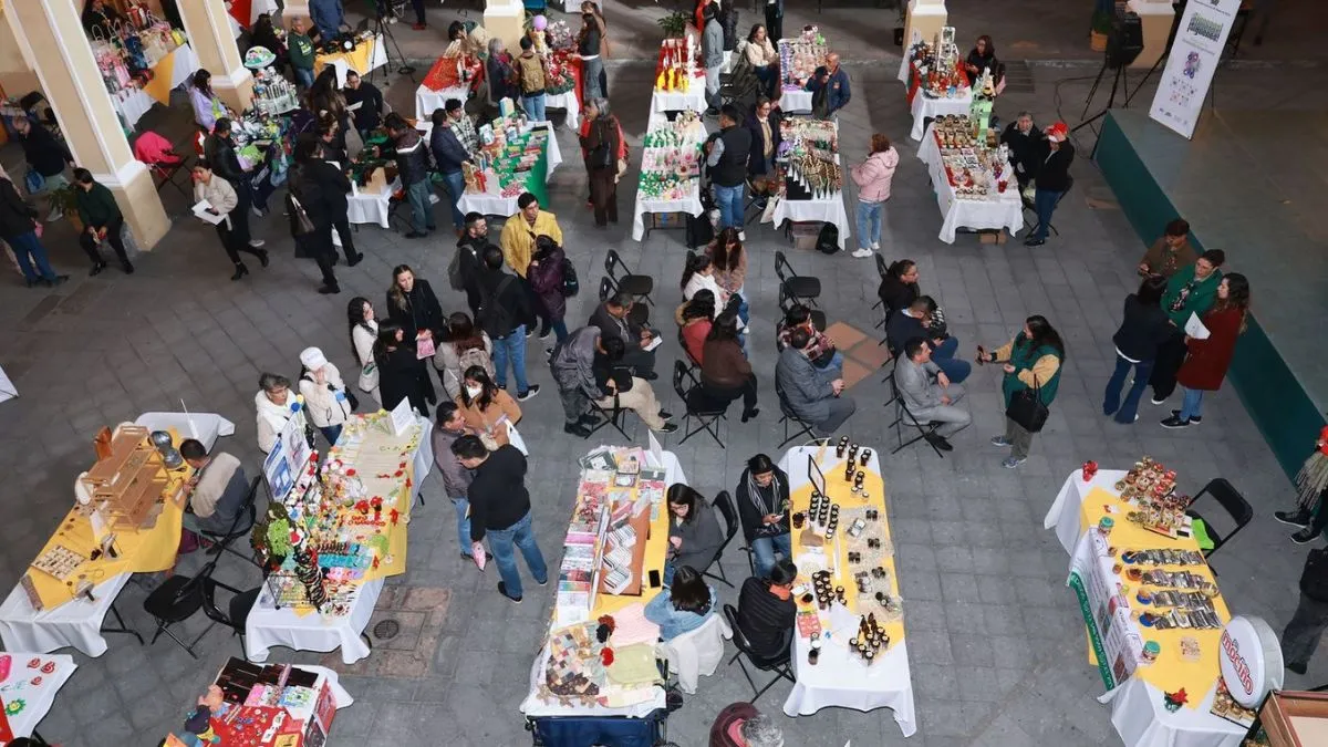 UAEMéx realiza Mercado Emprendedor Navideño