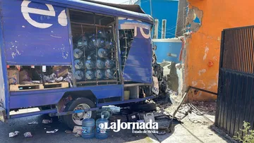 Video: Camión sin frenos se impacta en casas de Toluca