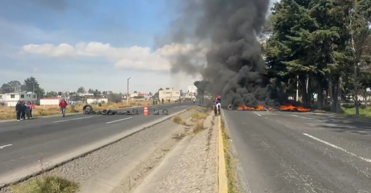 Cerrada la Toluca-Atlacomulco por manifestantes