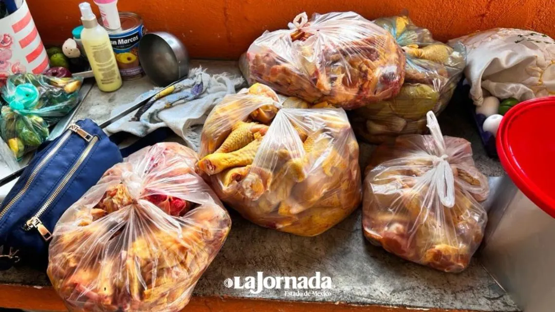Con comedor comunitario, Miriam apoya a vecinos en Toluca
