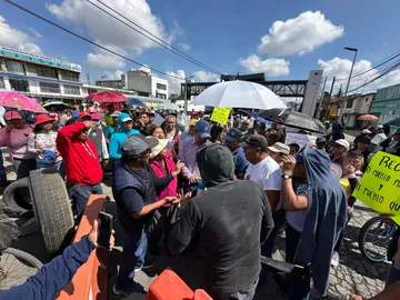 Vecinos de Chalco bloquean la carretera México-Cuautla