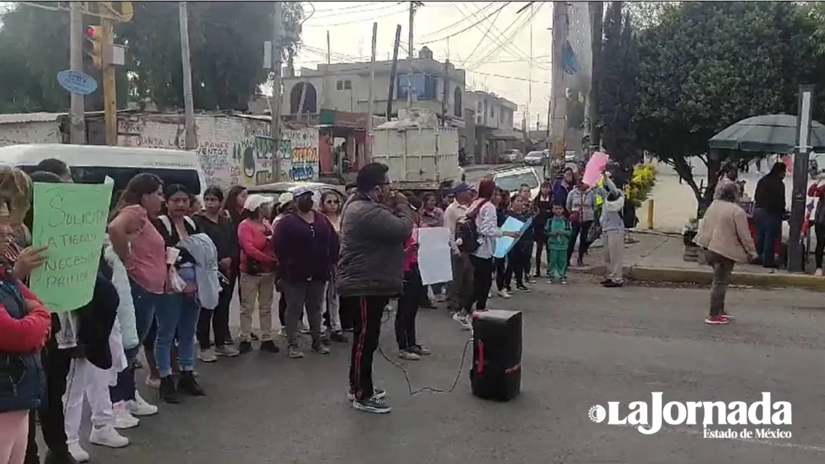 Bloquean carretera Federal México-Texcoco por falta de agua