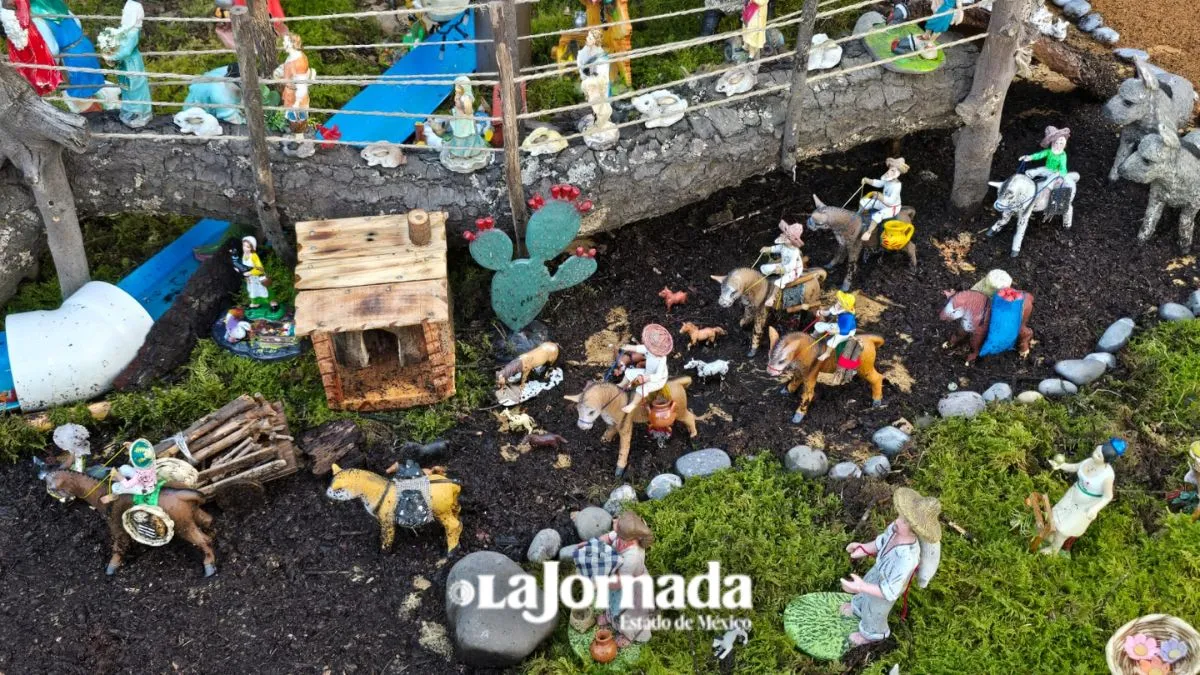 Familia de Santa Ana Tlalpaltitlán coloca Nacimiento con más de 200 piezas
