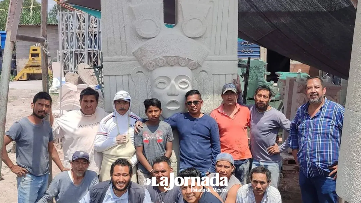 Artesanos mexiquenses, autores de la réplica de “La joven de amajac”