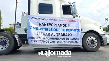 Tránsito lento en la Toluca-México por concentración de transportistas.
