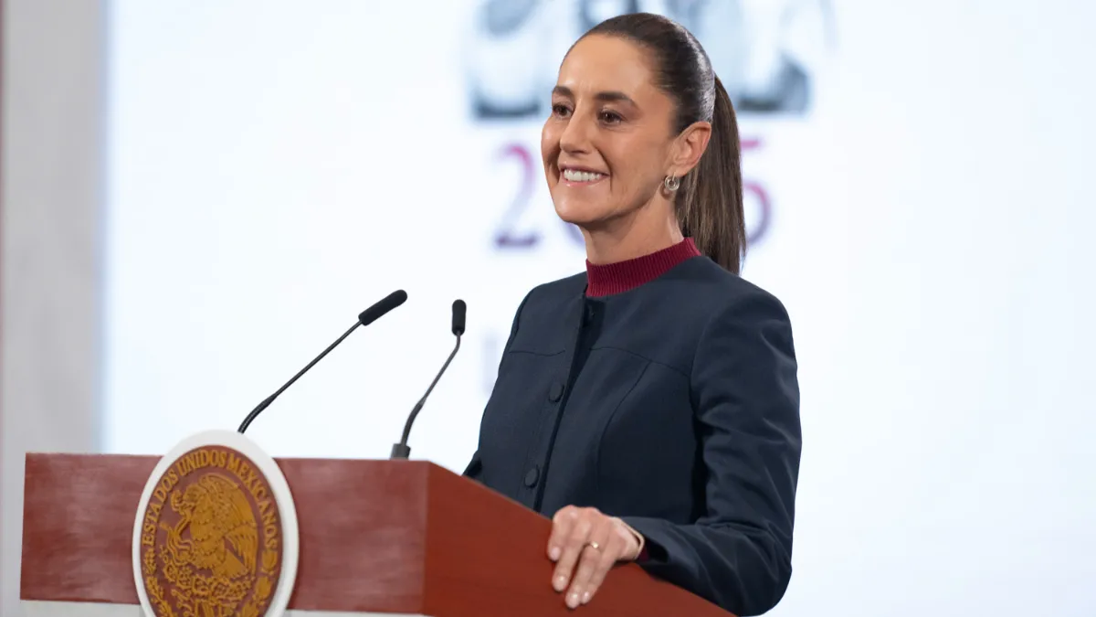 Sheinbaum confirmó que la FGR investiga a empresarios de EU por presunto ‘huachicol’ fiscal y contrabando de gasolina.