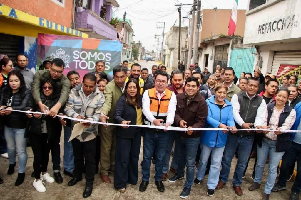 Entrega obras de pavimentación Miguel Ángel Ramírez Ponce en Tultepec