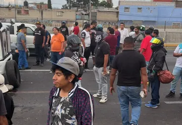 Bloquean la autopista México-Puebla a la altura de Puente Blanco por repartidor atropellado