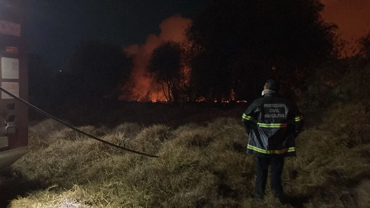 Naucalpan: Descontrolado el incendio del Vaso Regulador