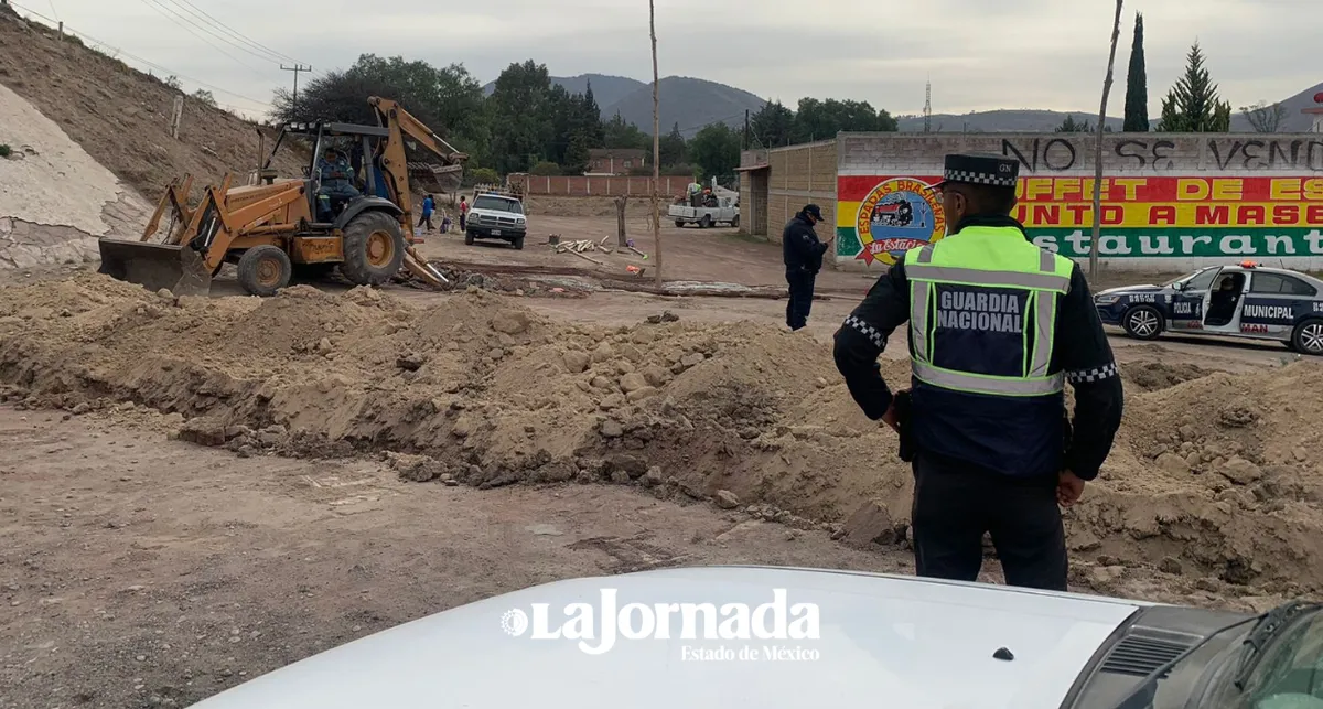 Acolman: Bloquean accesos clandestinos a la autopista México-Pirámides
