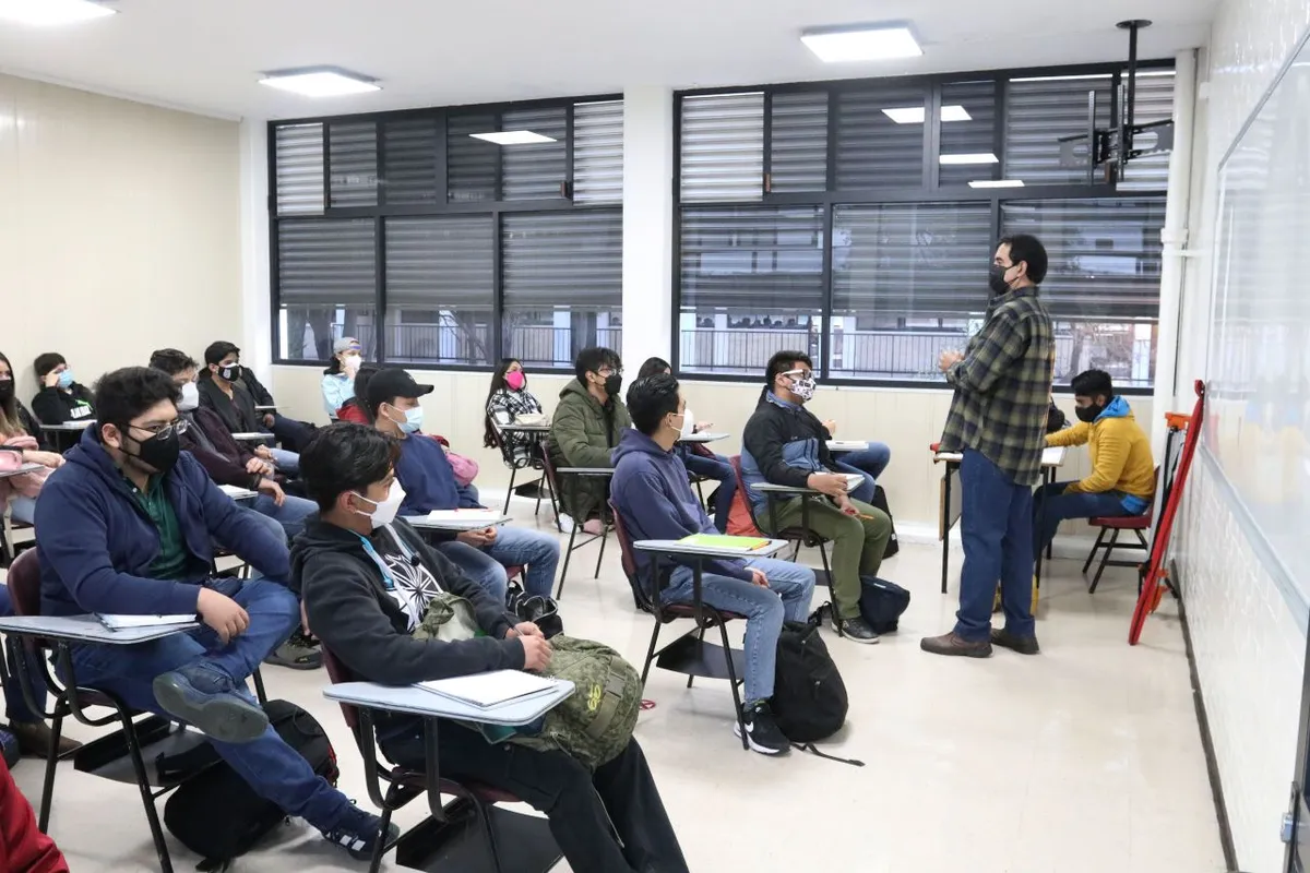 Foto de un salón de clases.