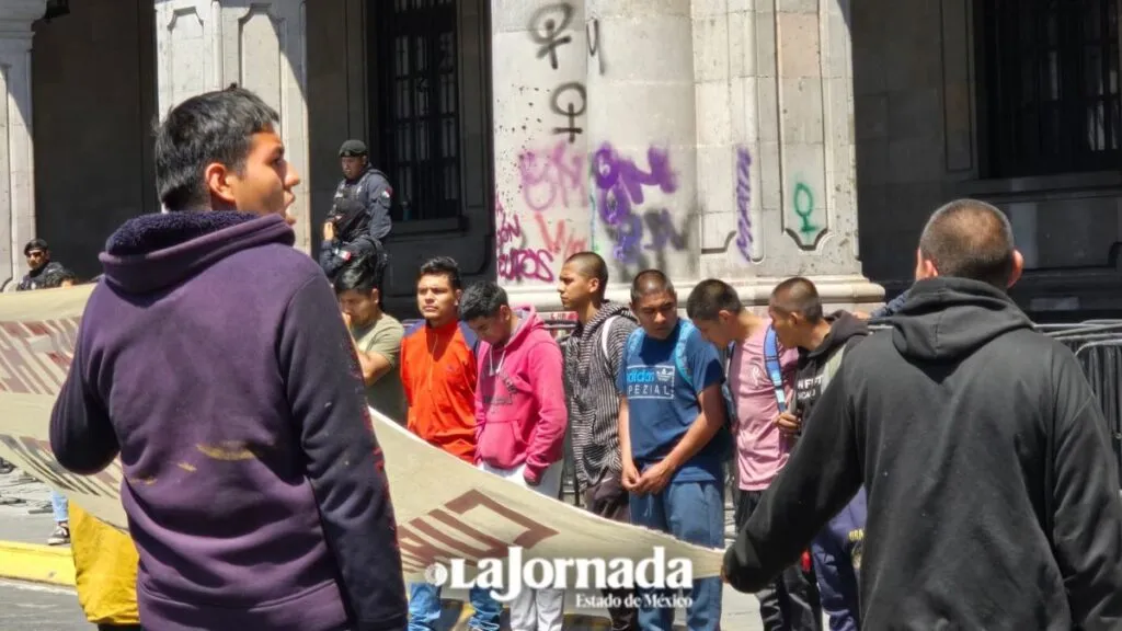 Normalistas de Tenería buscan audiencia por cese “arbitrario” de directivos