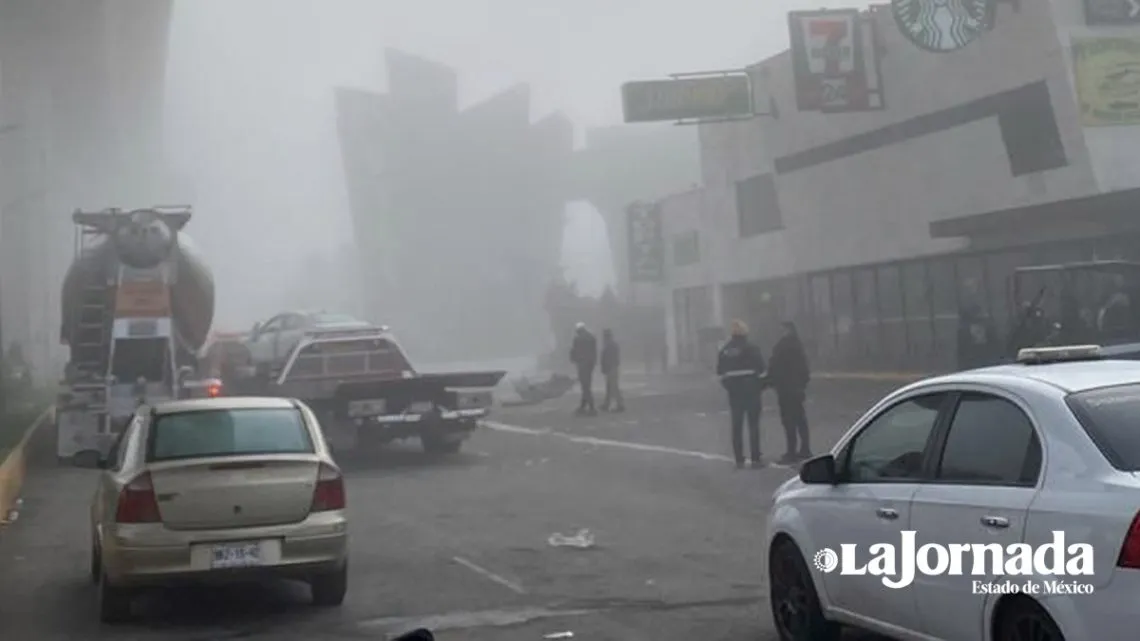 Conductor arrolla a un despachador de gasolina en la México-Toluca