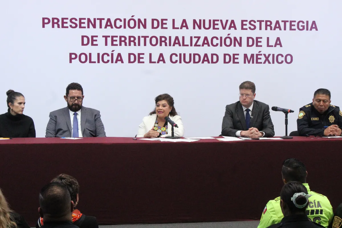 Clara Brugada presenta estrategia policíaca con evaluación vecinal