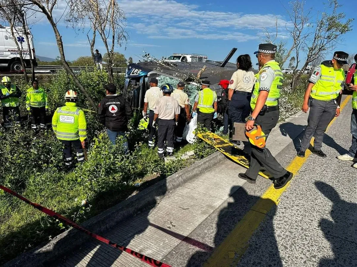 Accidente de autobús en la México- Querétaro deja 7 muertos y 13 lesionados