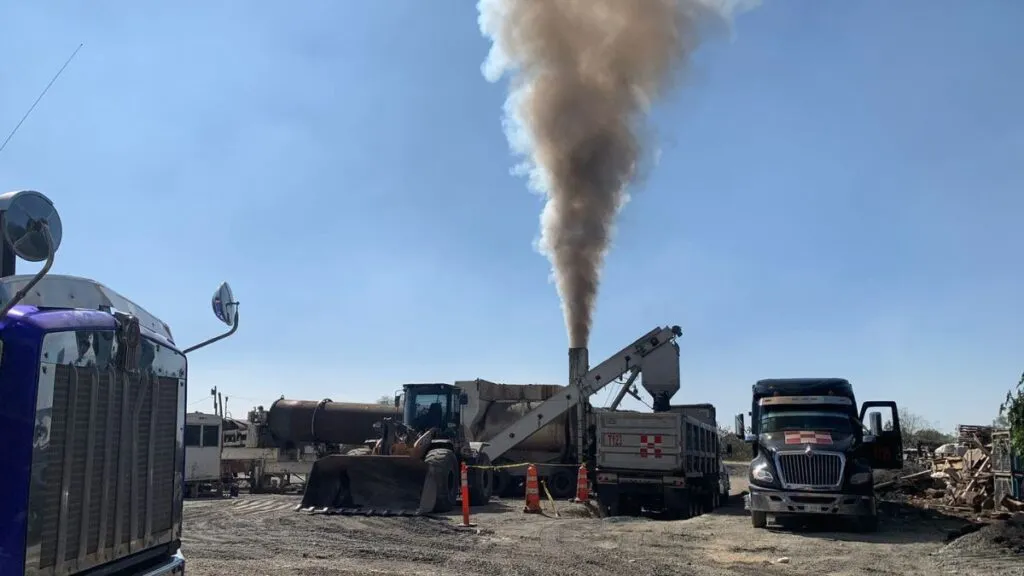 Asfaltadora suspende actividades en límites de Atenco y Tezoyuca