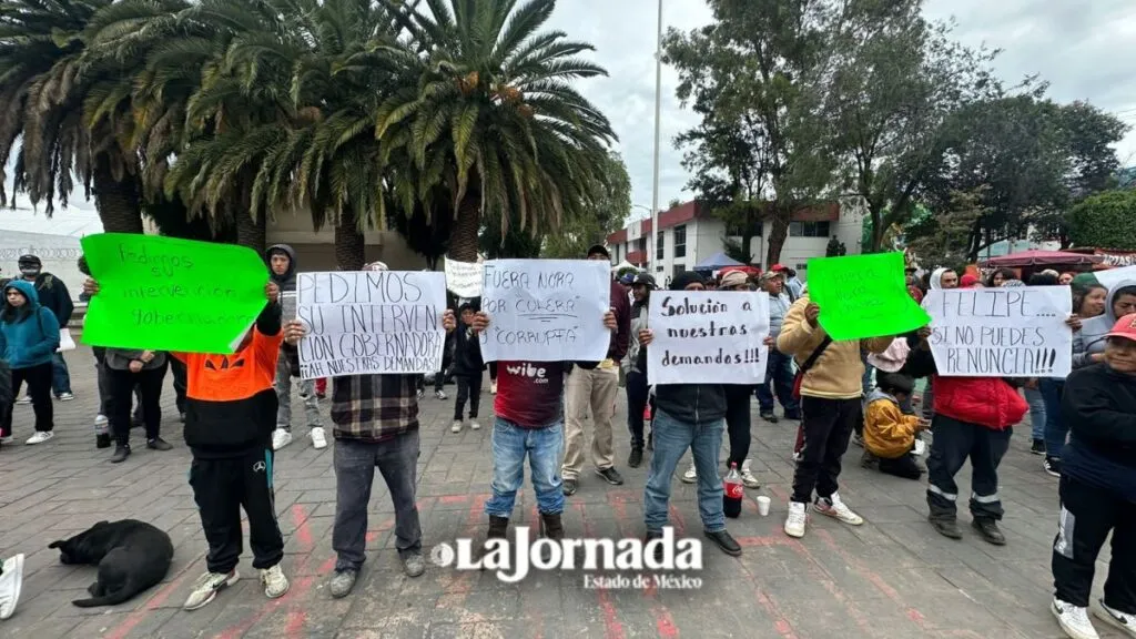 Recolectores de basura bloquean vialidades y colapsan Ixtapaluca, denuncian corrupción